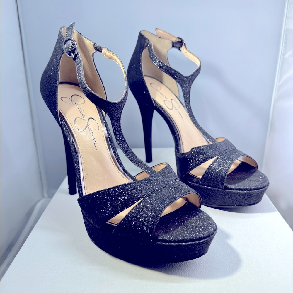 Jessica Simpson Beryl Dusty Glitter platform cage heels
Women’s size 8